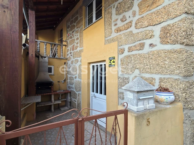 Moradia T3 para Venda em Covas e Vila Nova de Oliveirinha Foto 4