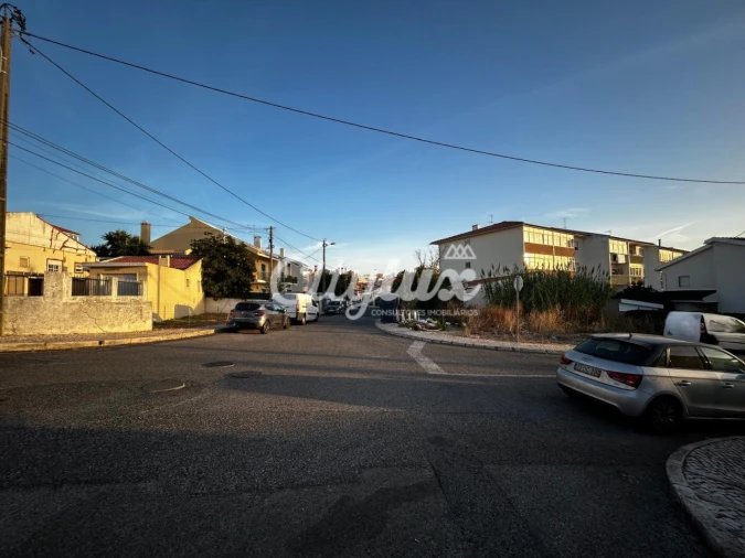 Terreno para Venda em Carcavelos e Parede Foto 4