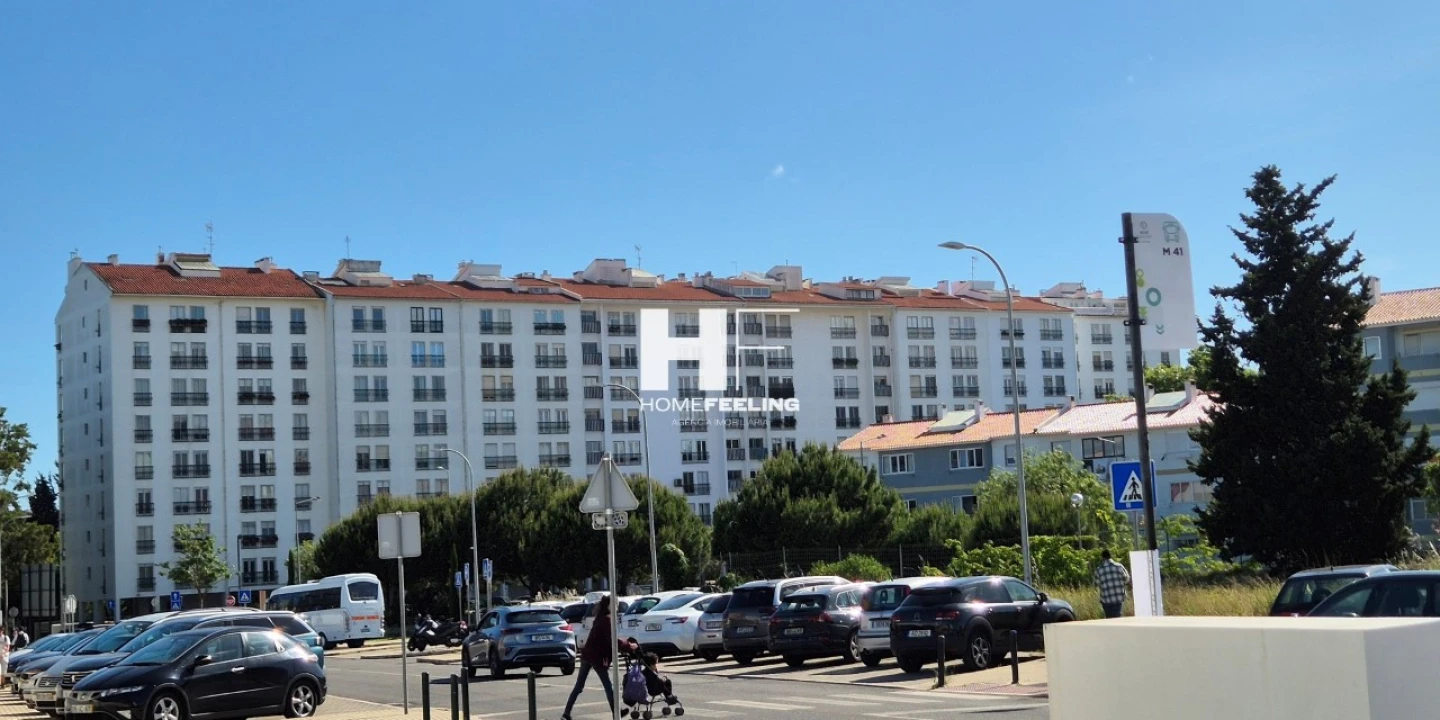 Apartamento T2 para Venda em Carcavelos e Parede Foto 29