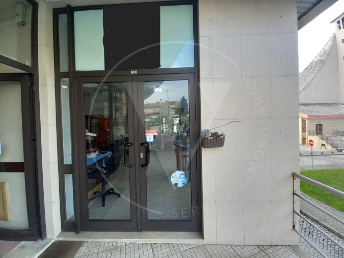 Loja para Arrendamento em Nossa Senhora da Conceição, São Pedro e São Dinis Foto 2