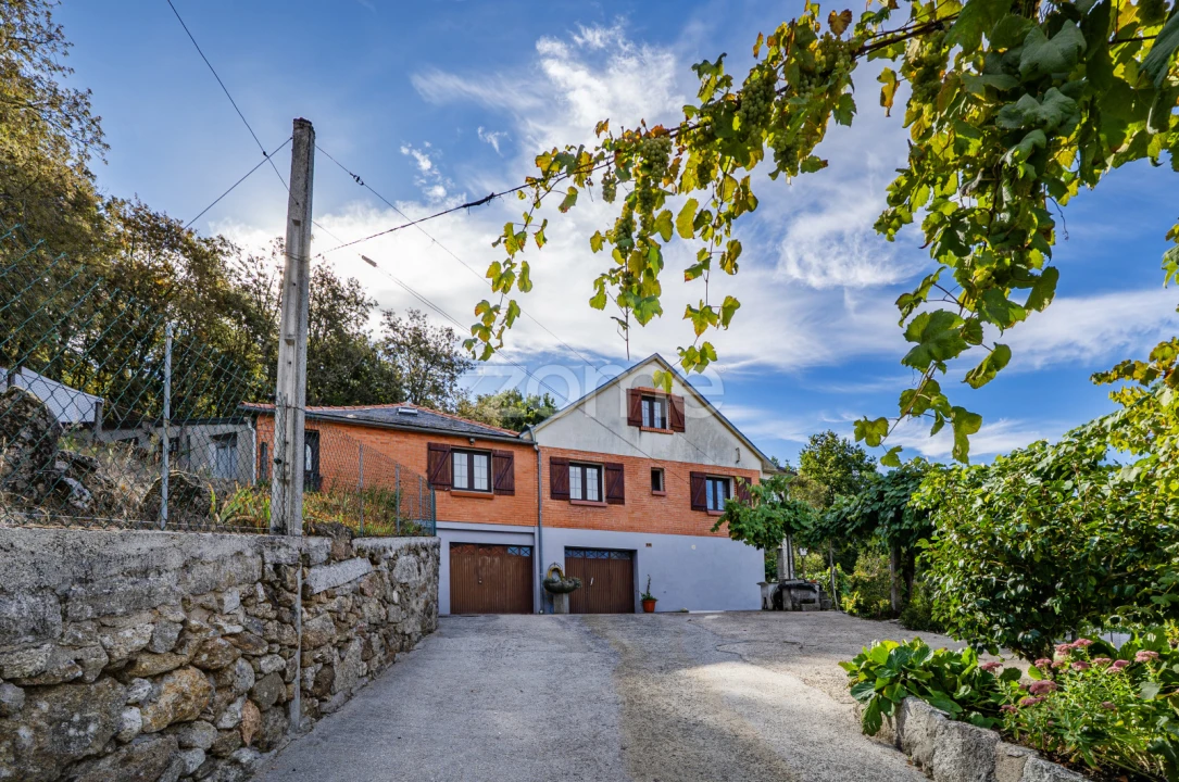 Moradia T5 para Venda em Paradela, Contim e Fiães Foto 1