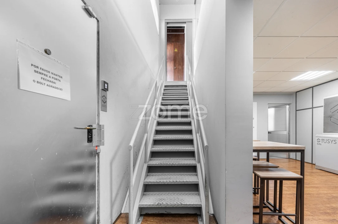 Terreno Comércio / Armazém para Venda em Sandim, Olival, Lever e Crestuma Foto 17