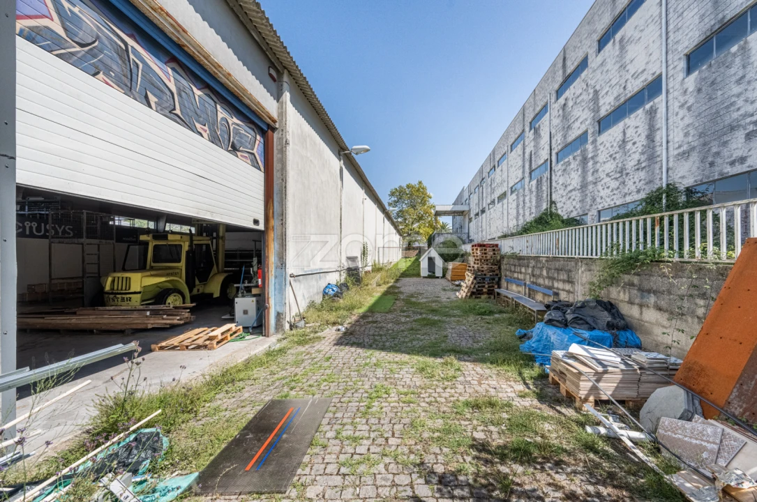 Terreno Comércio / Armazém para Venda em Sandim, Olival, Lever e Crestuma Foto 7