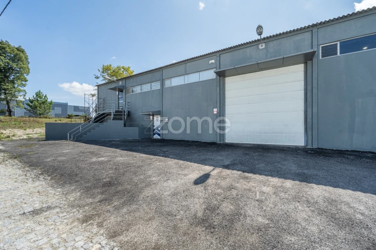 Terreno Comércio / Armazém para Venda em Sandim, Olival, Lever e Crestuma Foto 2