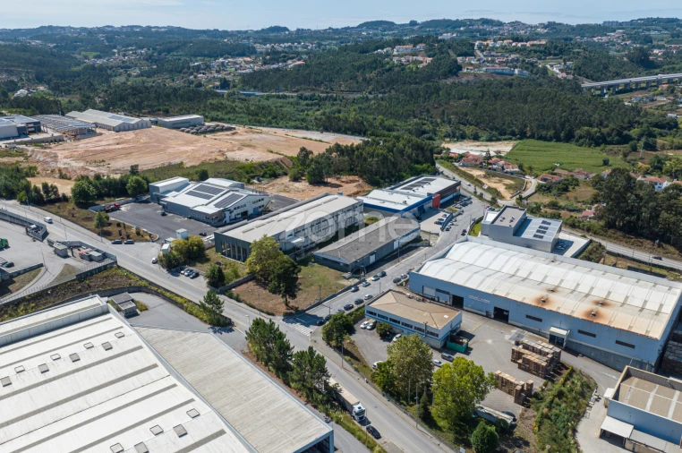 Terreno Comércio / Armazém para Venda em Sandim, Olival, Lever e Crestuma Foto 31
