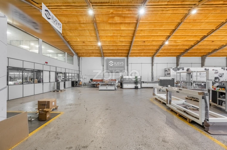 Terreno Comércio / Armazém para Venda em Sandim, Olival, Lever e Crestuma Foto 4