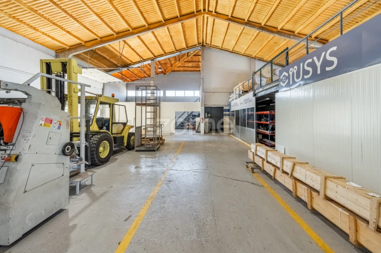 Terreno Comércio / Armazém para Venda em Sandim, Olival, Lever e Crestuma Foto 5