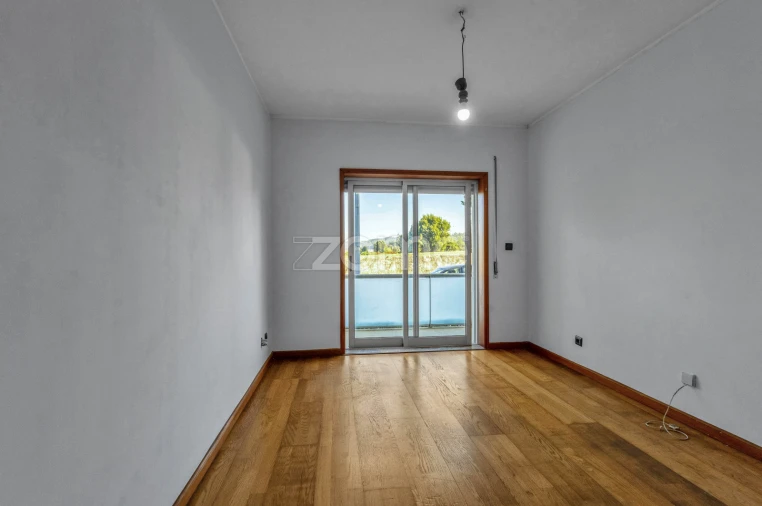 Apartamento T2 para Venda em Guilhabreu Foto 11