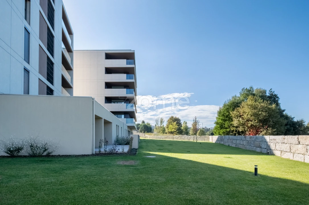 Apartamento T1 para Venda em Urgezes Foto 2