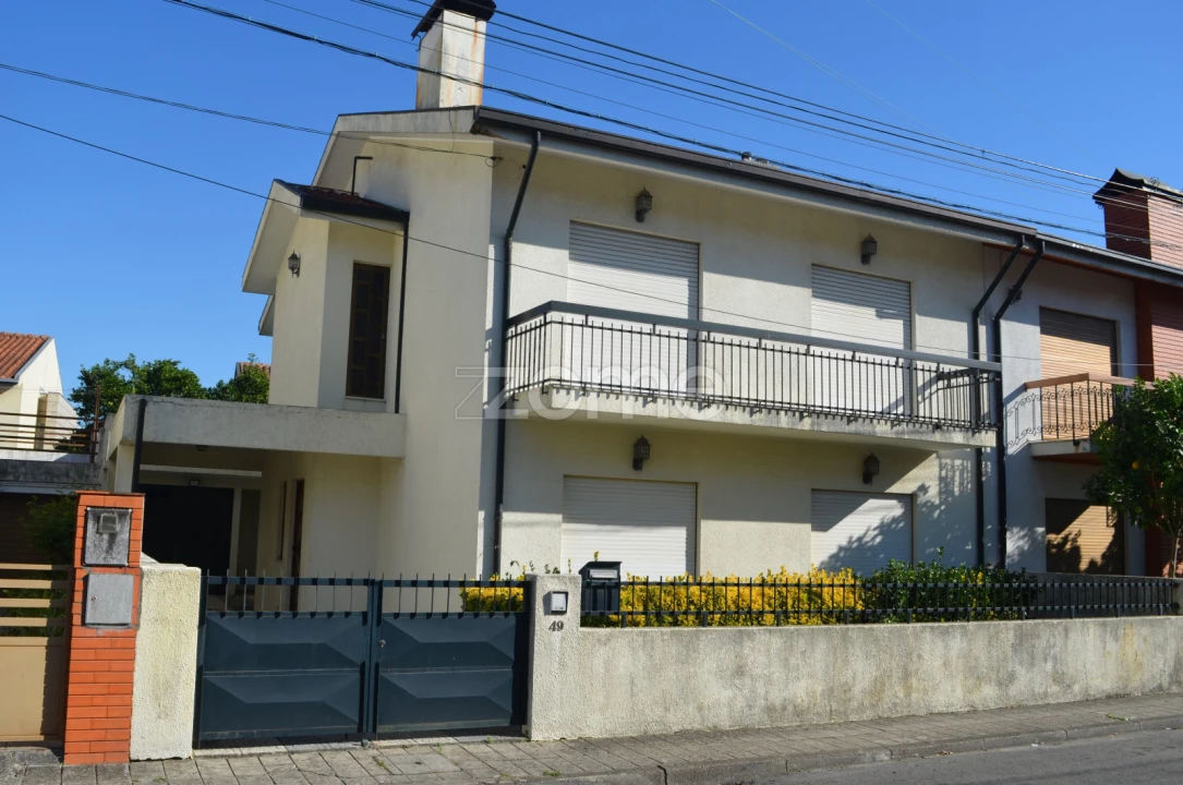 Moradia T5 para Venda em São Mamede de Infesta e Senhora da Hora Foto 1