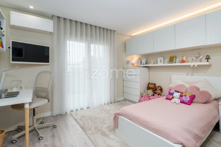 Apartamento T4 para Venda em Pontinha e Famões Foto 12