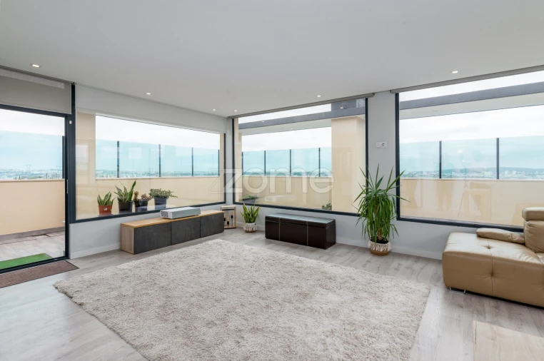 Apartamento T4 para Venda em Pontinha e Famões Foto 38