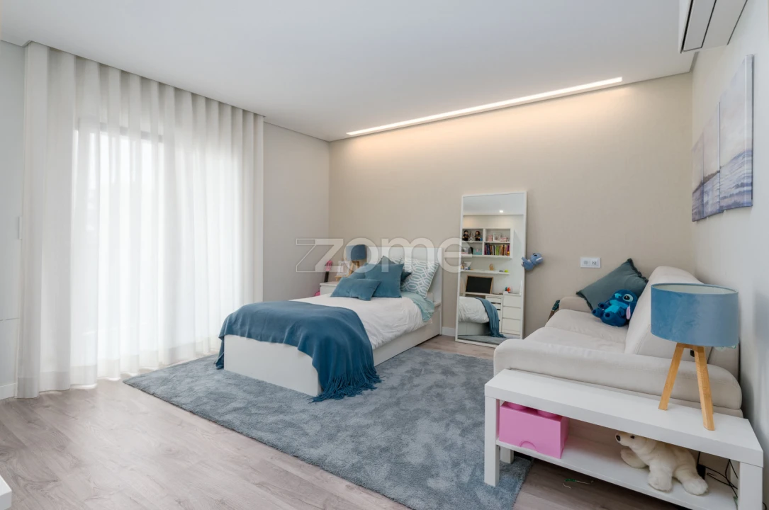 Apartamento T4 para Venda em Pontinha e Famões Foto 7