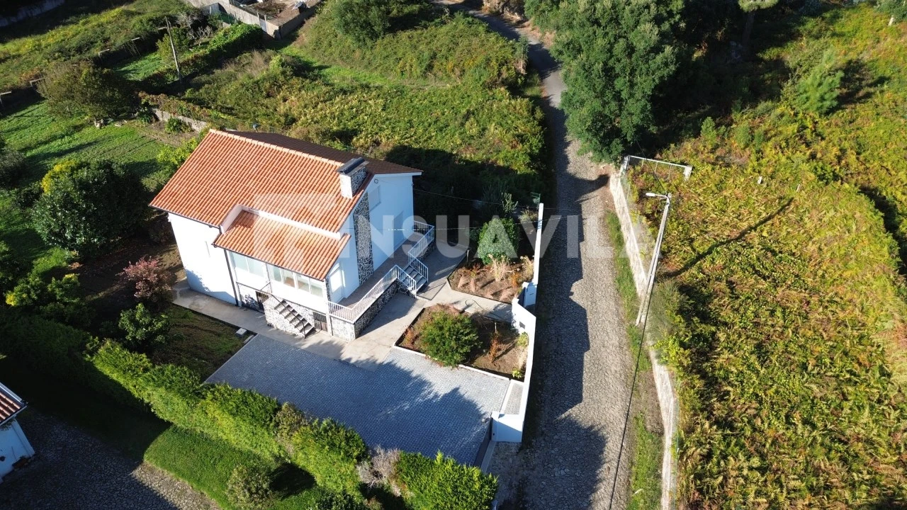 Moradia T4 para Venda em Vilar de Mouros Foto 1