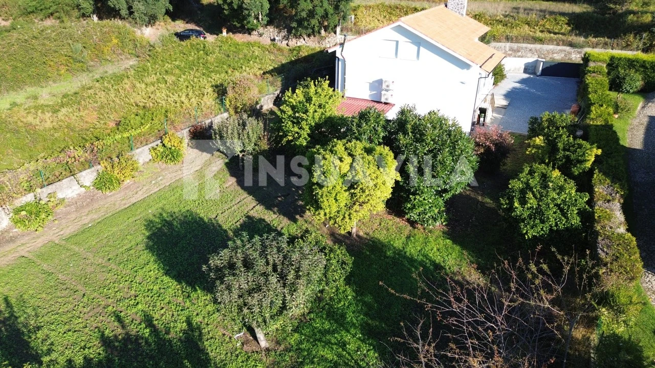 Moradia T4 para Venda em Vilar de Mouros Foto 4