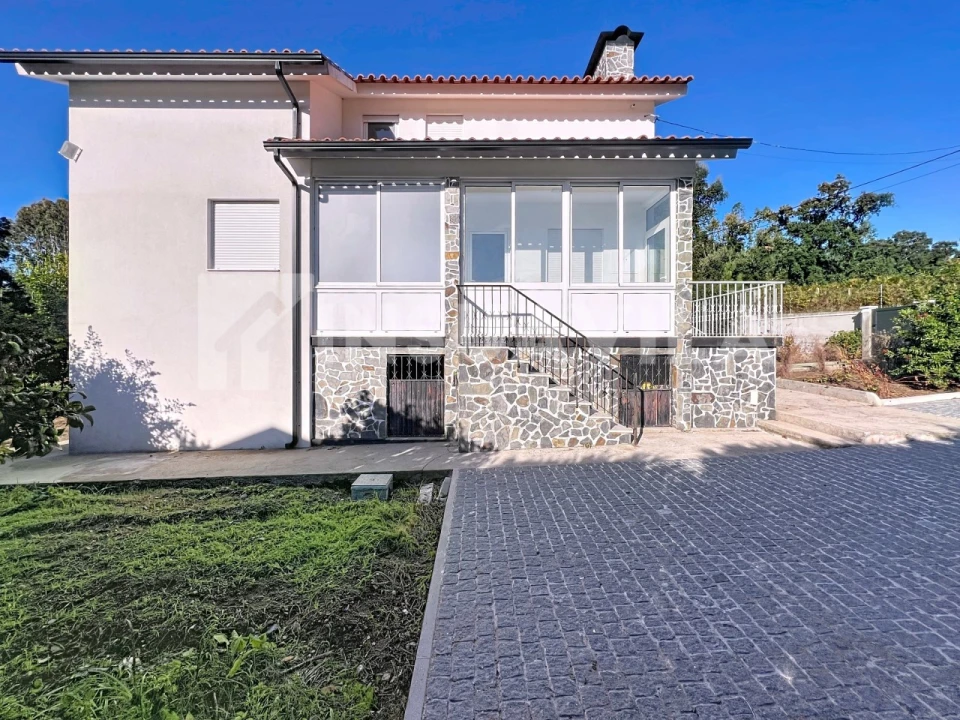 Moradia T4 para Venda em Vilar de Mouros Foto 9