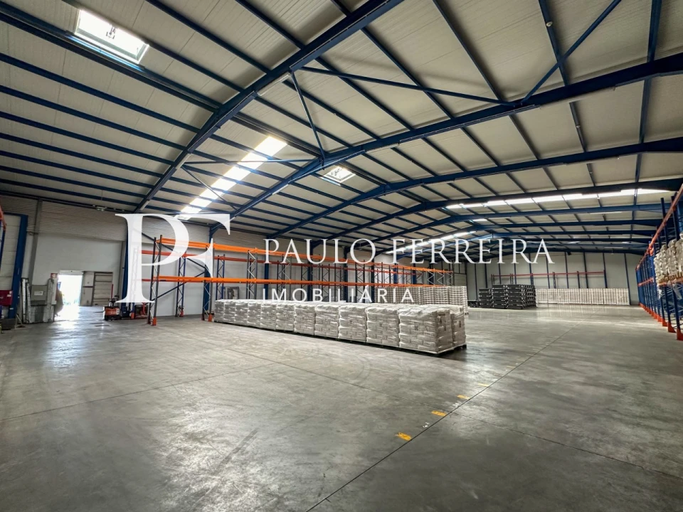Armazém para Arrendamento em Vilarinho das Cambas Foto 4