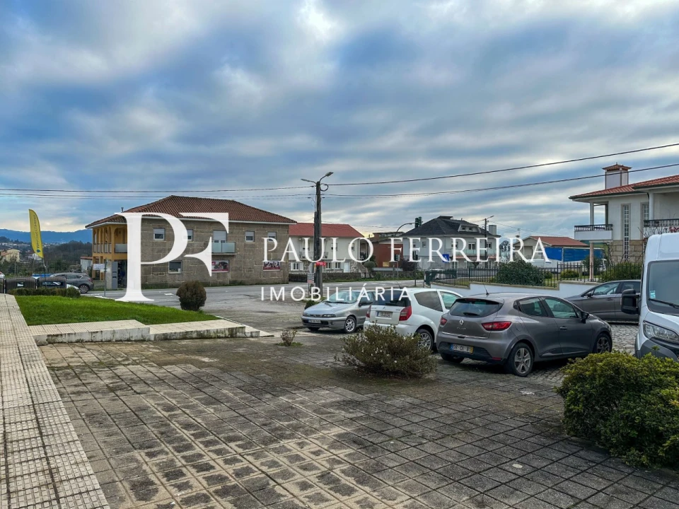 Loja para Arrendamento em Vermoim Foto 4