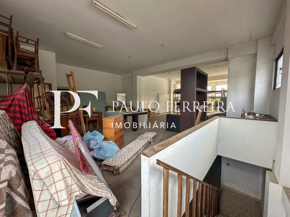 Loja para Arrendamento em Vermoim Foto 8