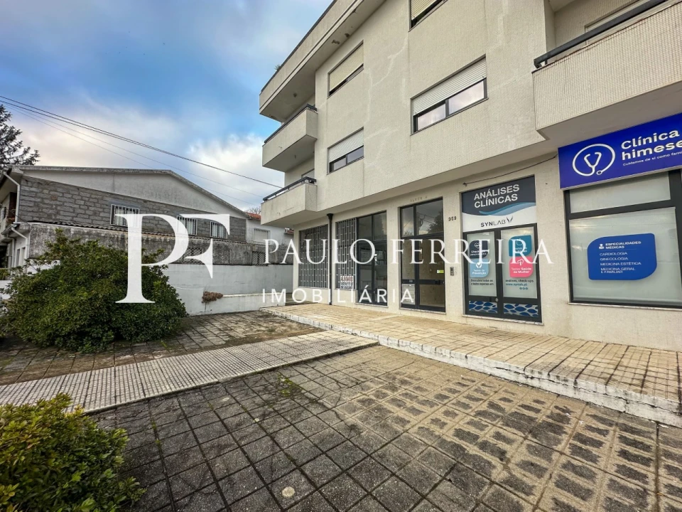 Loja para Arrendamento em Vermoim Foto 13