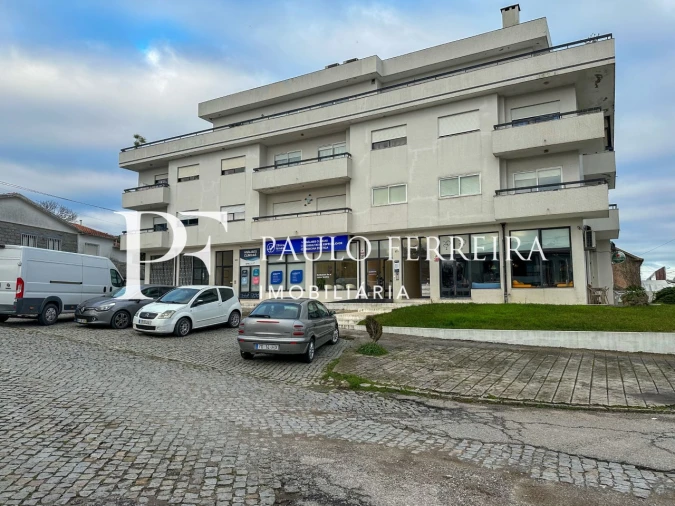 Loja para Arrendamento em Vermoim Foto 3