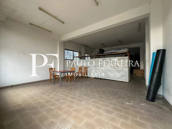 Loja para Arrendamento em Vermoim Foto 5