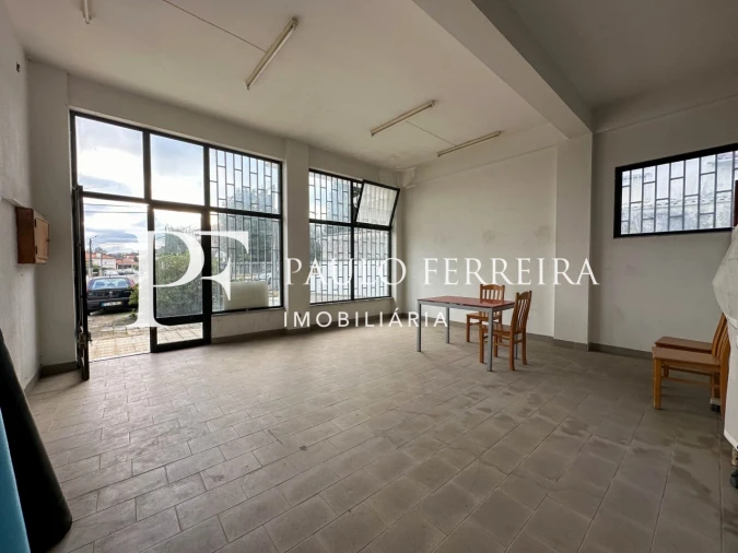 Loja para Arrendamento em Vermoim Foto 6