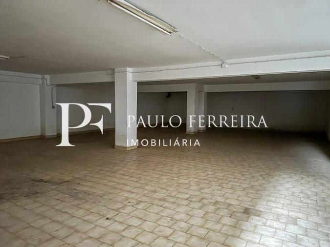 Loja para Arrendamento em Vermoim Foto 9