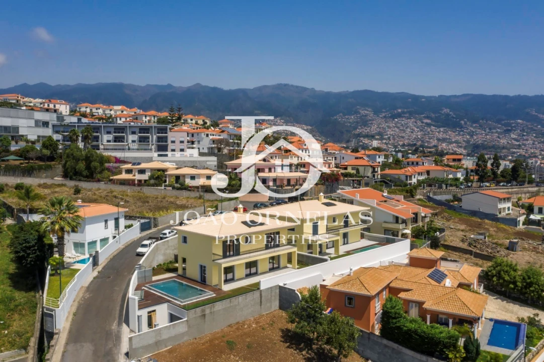 Moradia T3 para Venda em São Martinho Foto 1