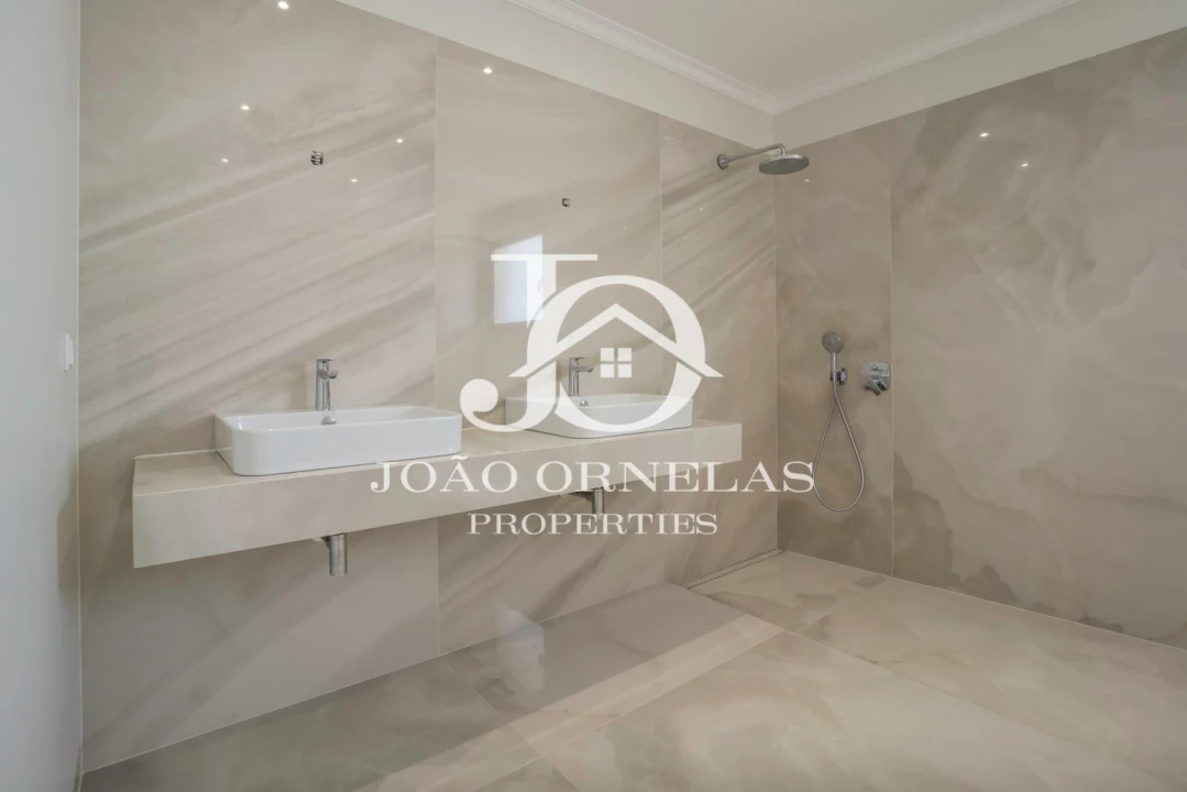 Moradia T3 para Venda em São Martinho Foto 24