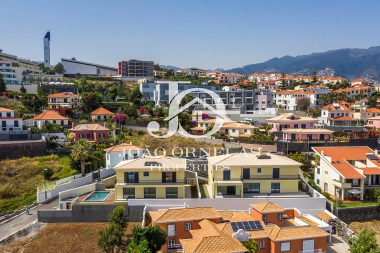 Moradia T3 para Venda em São Martinho Foto 3