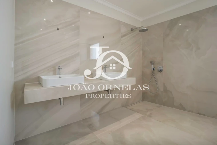 Moradia T3 para Venda em São Martinho Foto 24