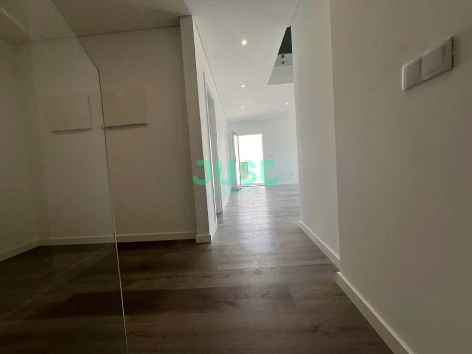 Moradia T4 para Venda em Corroios Foto 16