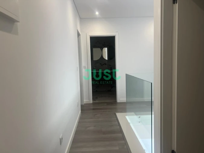Moradia T4 para Venda em Corroios Foto 18