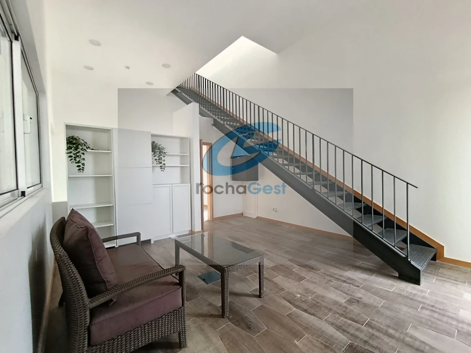 Armazém para Arrendamento em Canelas Foto 3