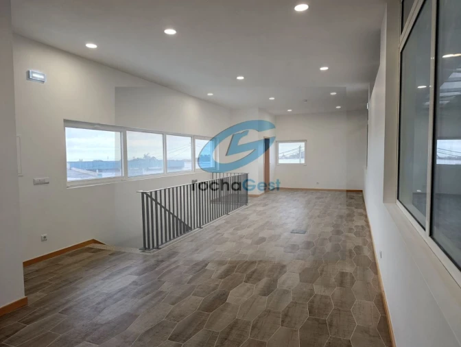 Armazém para Arrendamento em Canelas Foto 5