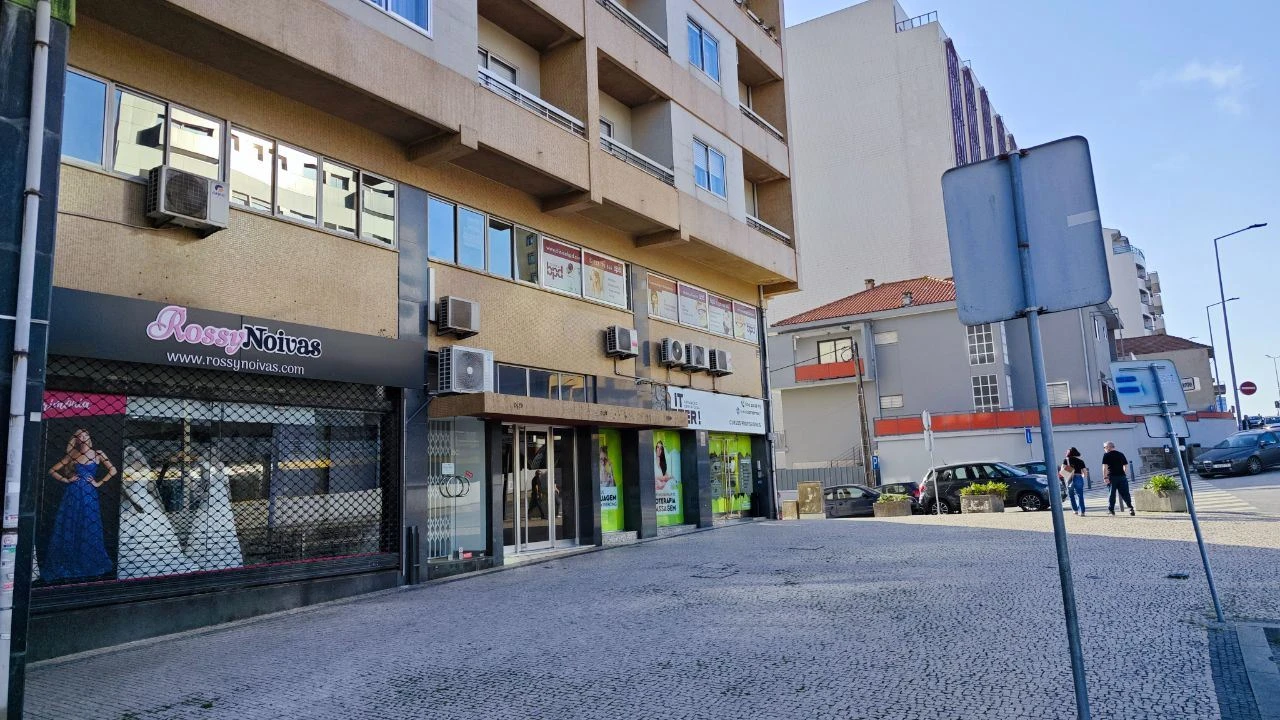 Escritório para Arrendamento em Arcozelo Foto 10