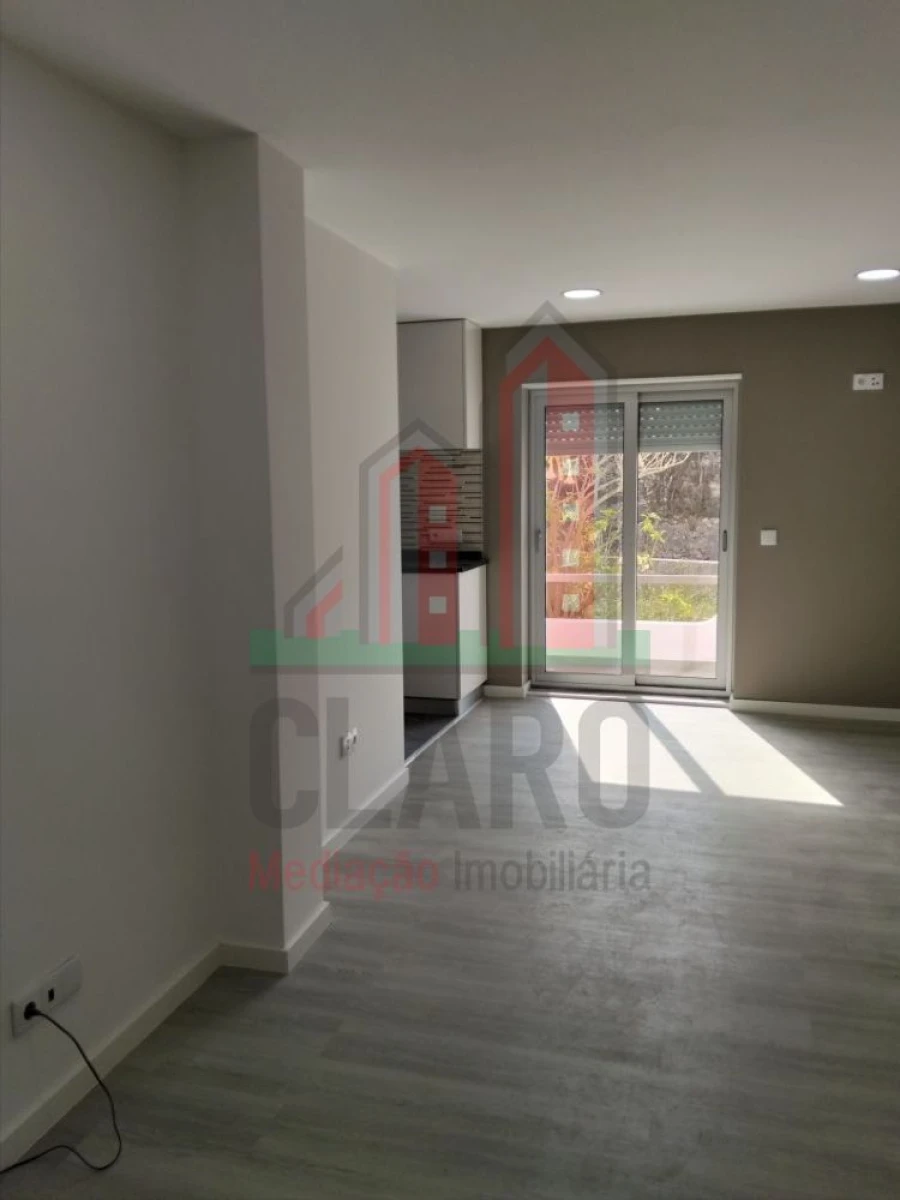 Apartamento T2 para Venda em Santa Clara e Castelo Viegas Foto 1
