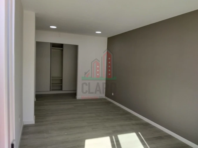 Apartamento T2 para Venda em Santa Clara e Castelo Viegas Foto 2