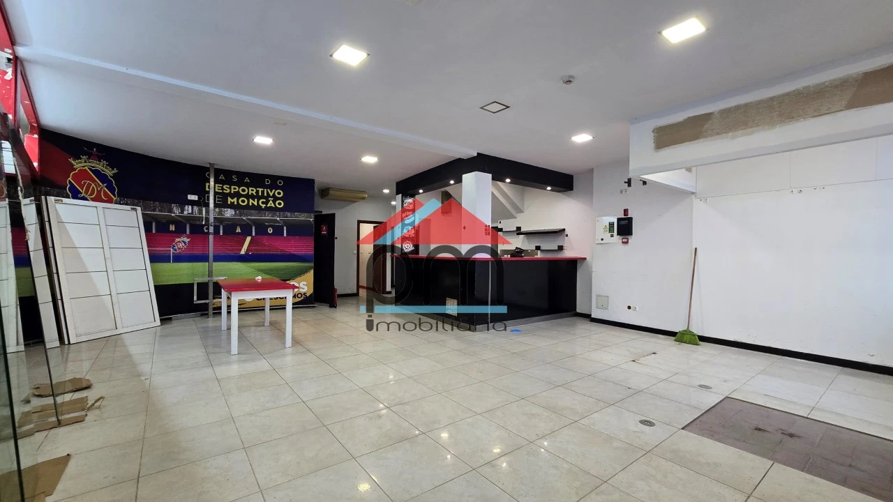 Loja para Venda em Monção e Troviscoso Foto 1