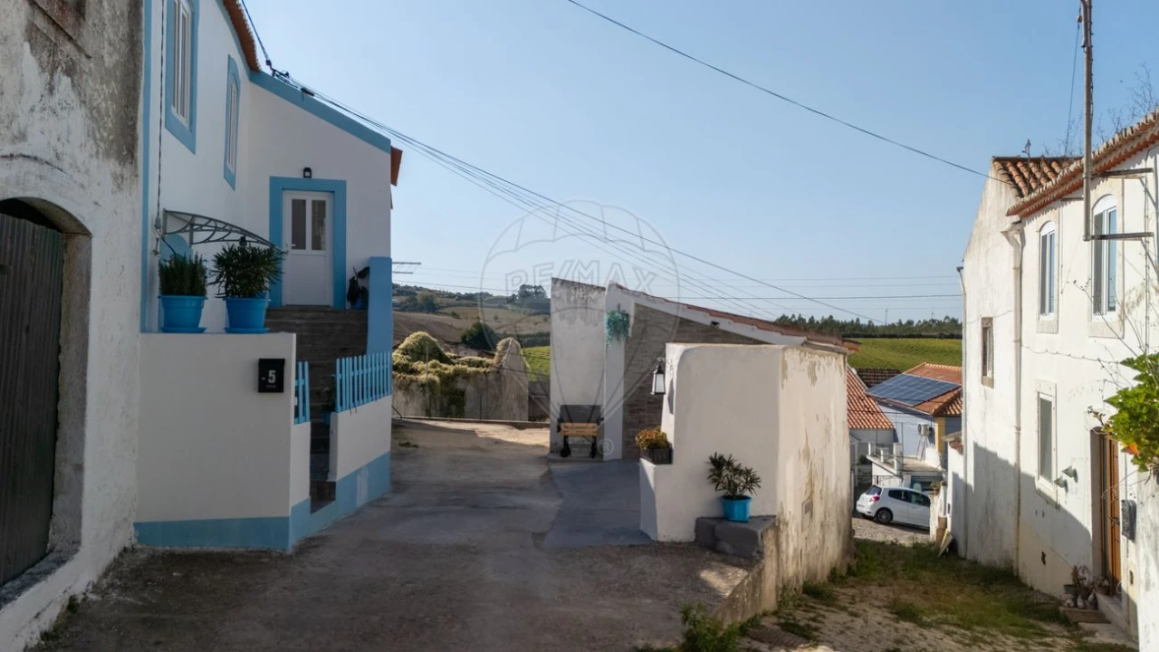 Moradia T2 para Venda em Dois Portos e Runa Foto 3