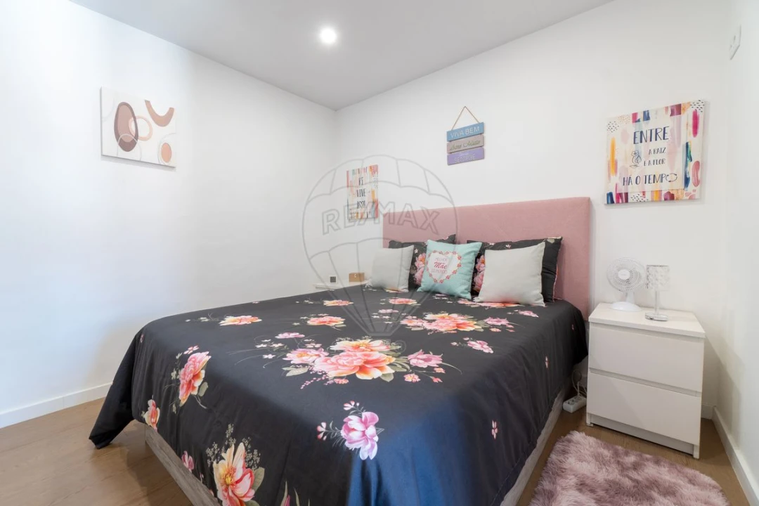 Moradia T2 para Venda em Dois Portos e Runa Foto 22