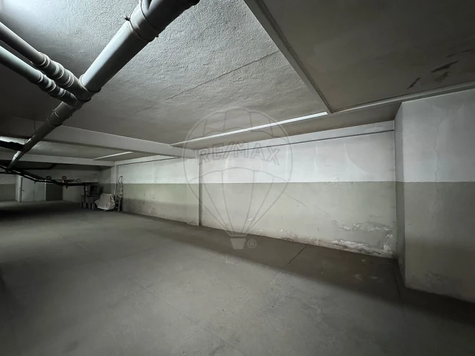 Garagem para Venda em Oliveira do Douro Foto 4