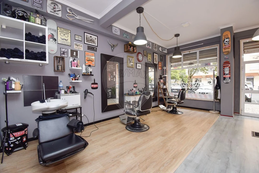 Loja para Venda em Rio de Mouro Foto 1