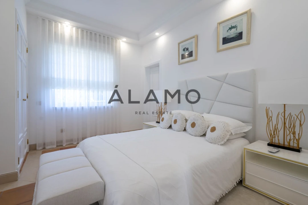 Moradia T4 para Venda em Almancil Foto 11