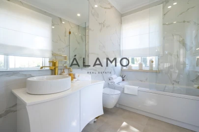 Moradia T4 para Venda em Almancil