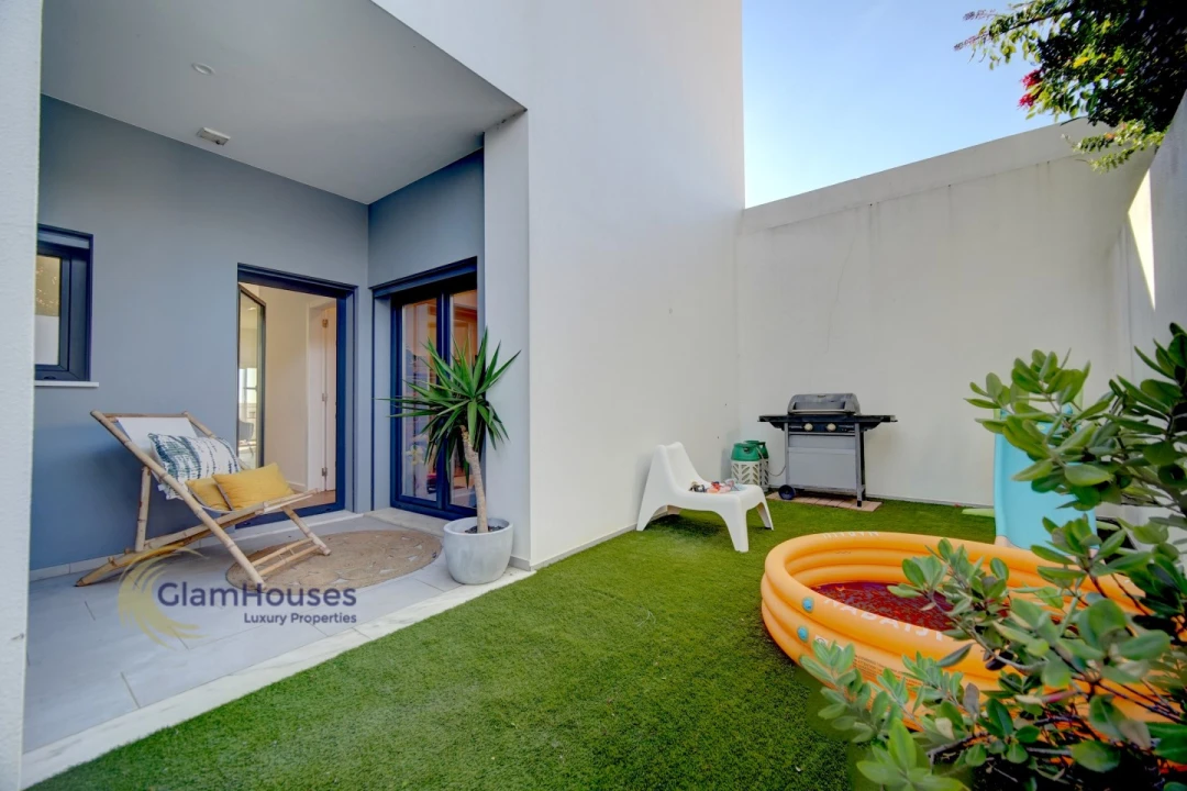 Moradia T4 para Arrendamento em Encarnação Foto 2