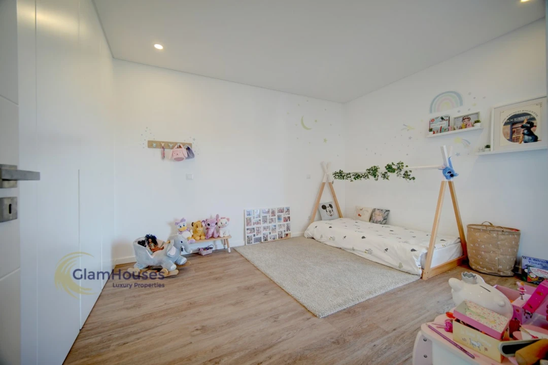 Moradia T4 para Arrendamento em Encarnação Foto 30