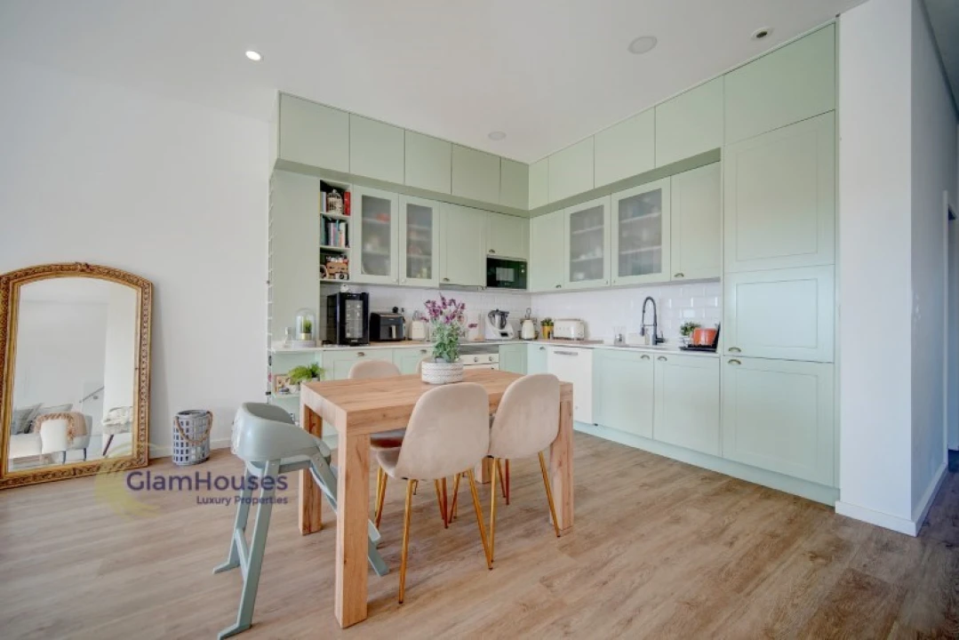 Moradia T4 para Arrendamento em Encarnação Foto 9