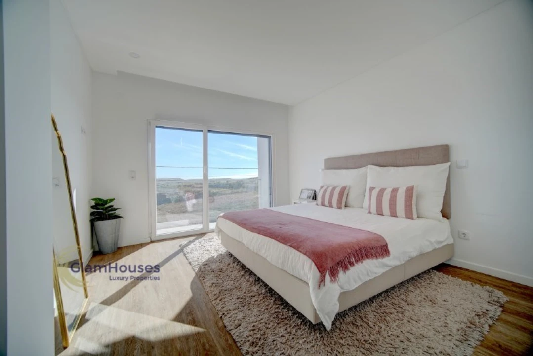 Moradia T4 para Arrendamento em Encarnação Foto 28